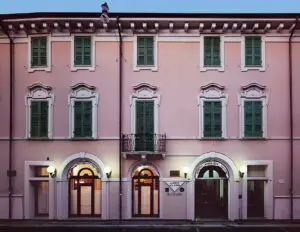 Hotel Ala D'Oro a Lugo, facciata principale.